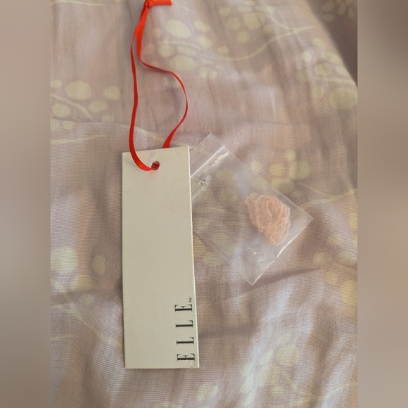 Elle sweater, pink with maroon flowers. Misses Large. - Picture 4 of 4